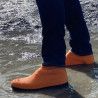 La Fétichiste noire, protège vos chaussures en cas de pluie, de boue...