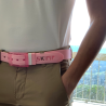 ceinture portée homme, rose pâle