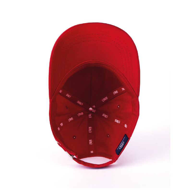 intérieur casquette rouge