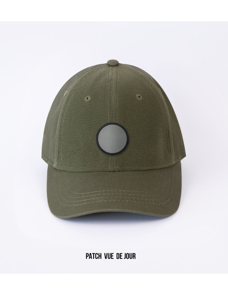 patch réflechissant sur casquette kaki de jour
