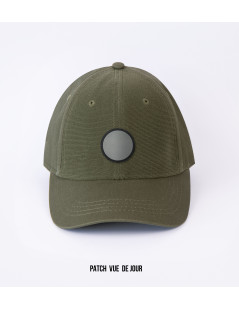 patch réflechissant sur casquette kaki de jour